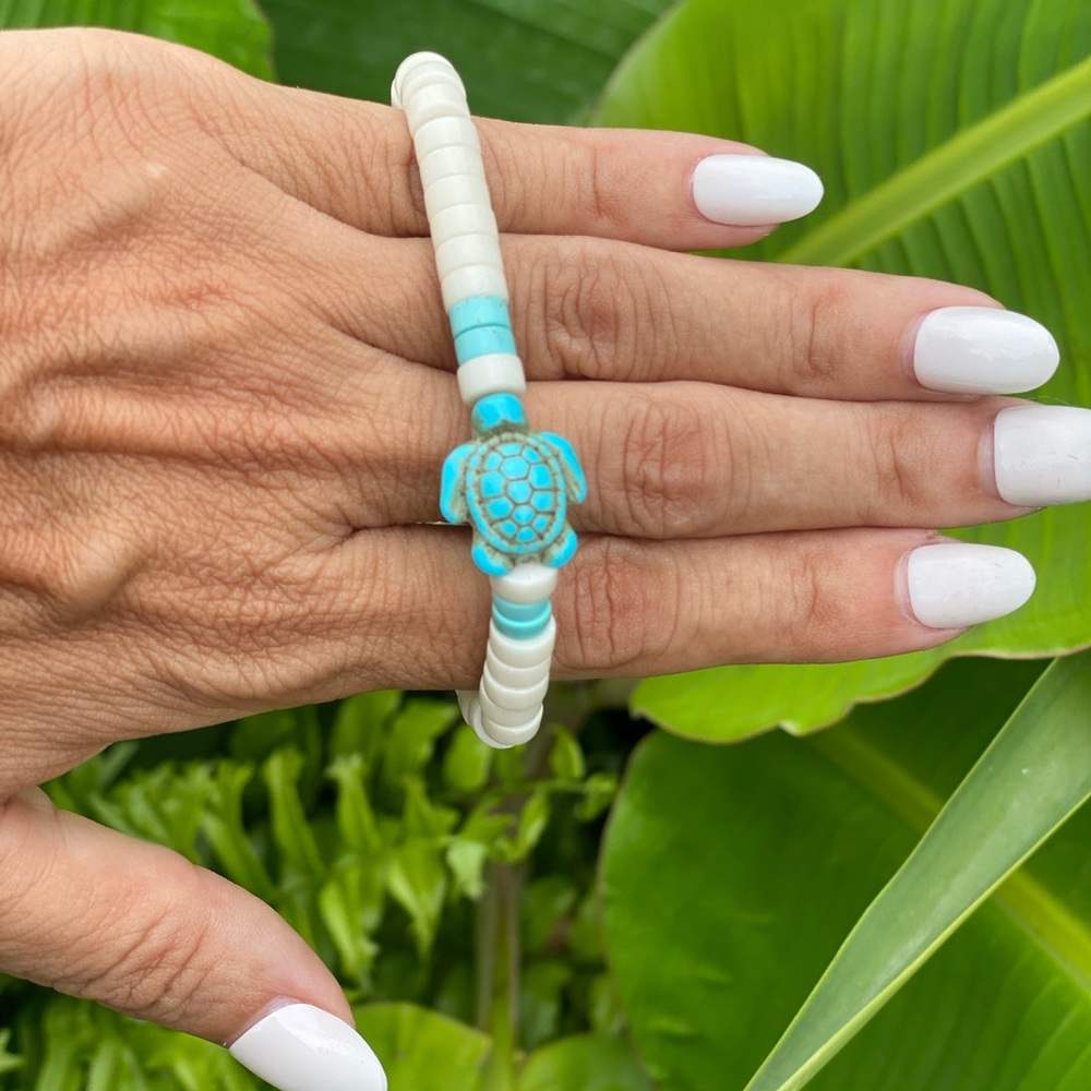Howlite and Turquoise bracelet new.